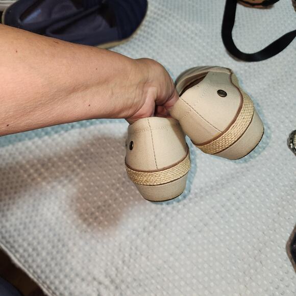 GRASSHOPPERS WOMENS SZ 6.5 BLAISE WEDGE STRIPE CREAM ORTHOLITE SHOES - Picture 8 of 8